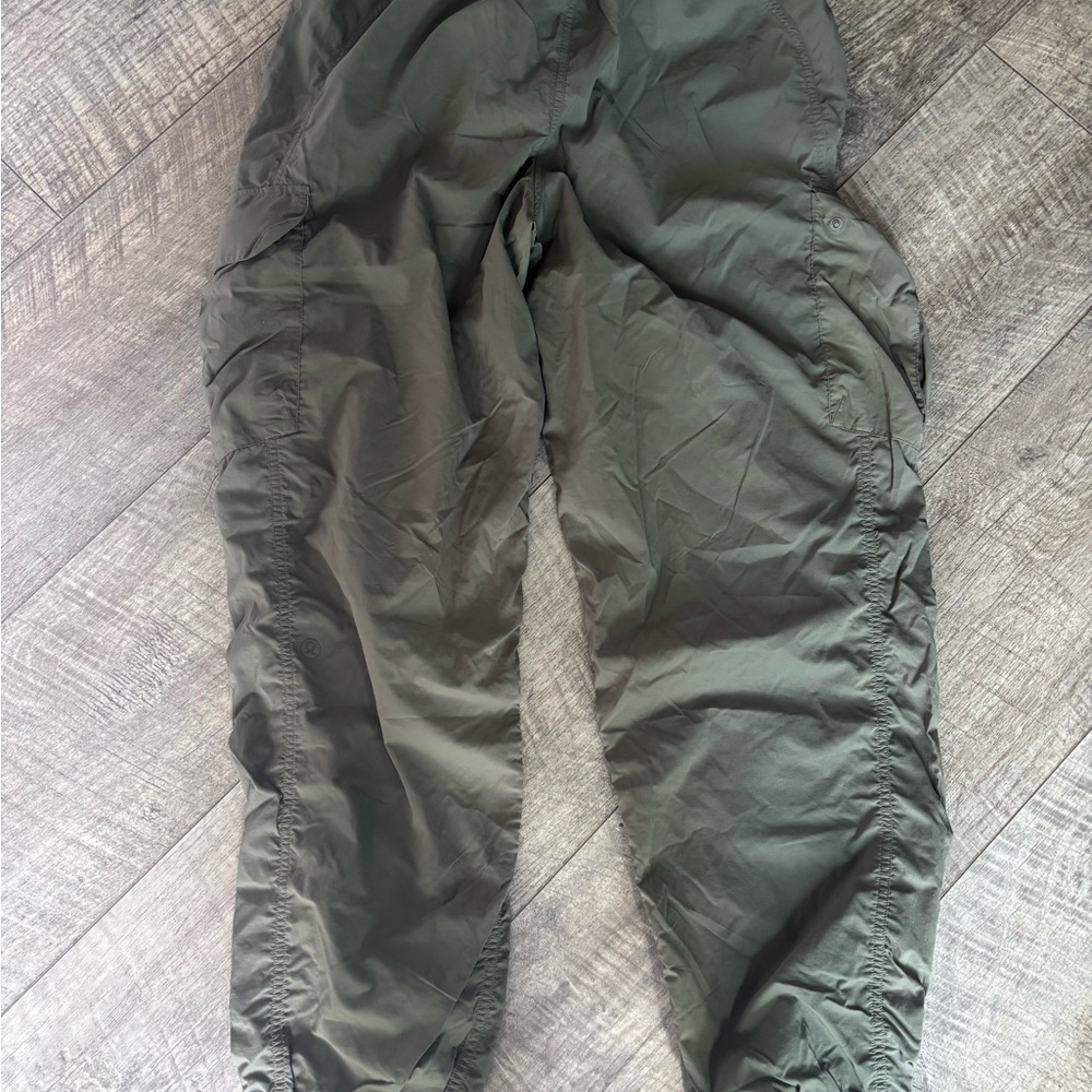 lululemon athletica Women's Green Cargo Pants - Picture 2 of 7